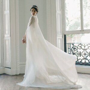 $1200 Alexandra Grecco lightweight Annika chiffon wedding fairy cape One size